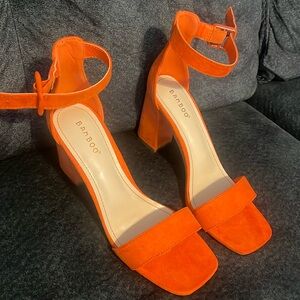 NEW/NEVER WORN orange chunky high heels🧡